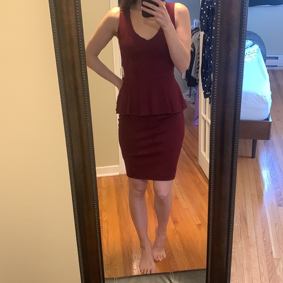 Aritzia Babaton Peplum Dress in Burgandy. Perfect condition. Size 2. - Picture 1 of 6